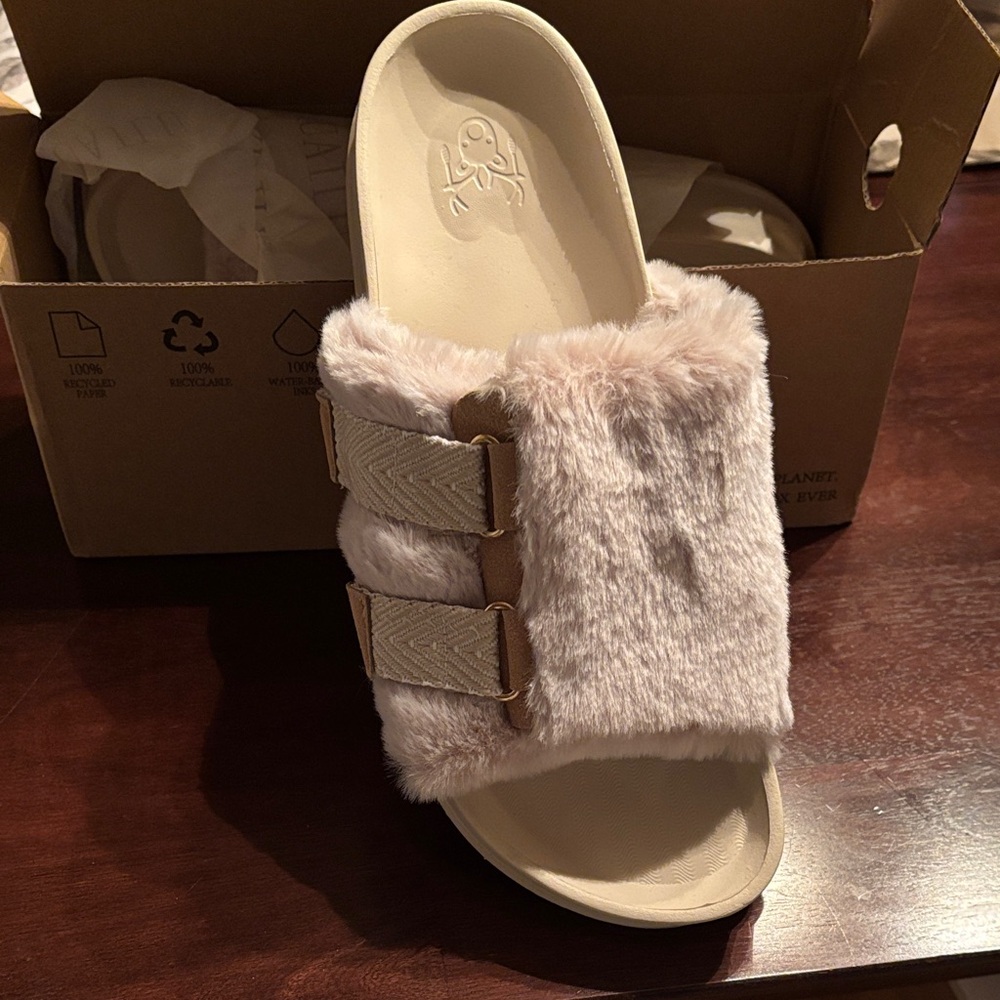 Fuzzy Beige Slide Sandals